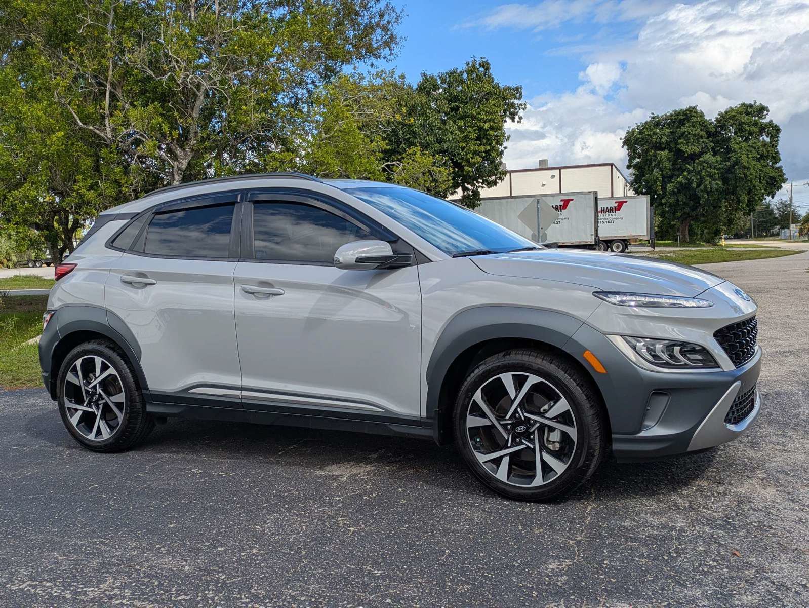 Used 2023 Hyundai Kona Limited FWD image 1