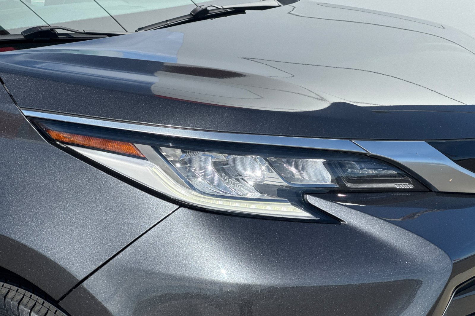 Used 2025 Toyota Sienna XLE FWD image 45