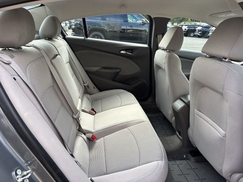 Used 2018 Chevrolet Cruze LT w/ Convenience Package FWD image 5