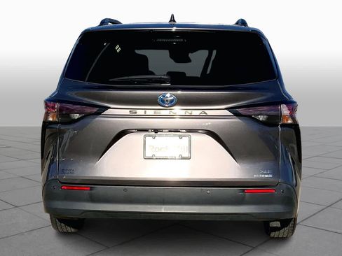 Used 2023 Toyota Sienna XLE image 5
