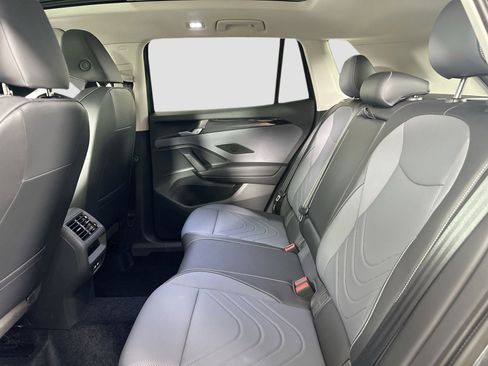 New 2026 Volkswagen Tiguan SE image 23