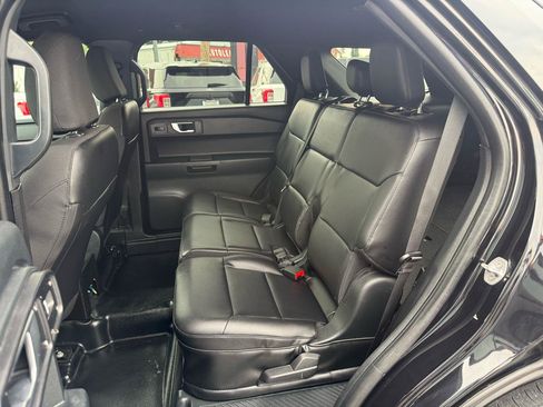 Used 2023 Ford Explorer 4WD Police Interceptor image 4