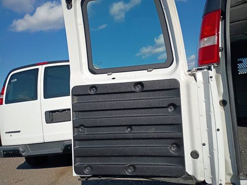 Used 2022 Chevrolet Express 2500 w/ Driver Convenience Package RWD image 20