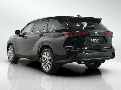 Used 2024 Toyota Highlander Limited AWD/4WD image 3