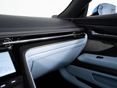 Used 2024 Aston Martin DB12 Convertible RWD image 12