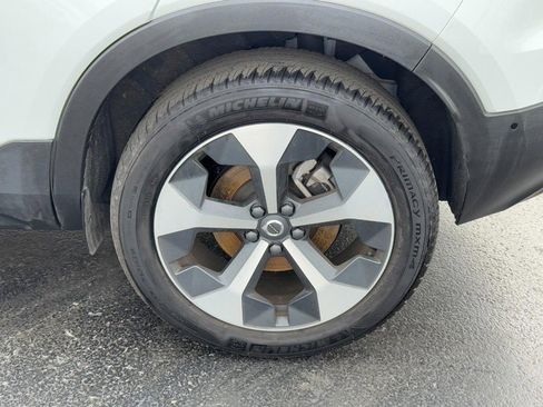 Certified 2025 Volvo XC40 B5 Plus image 8