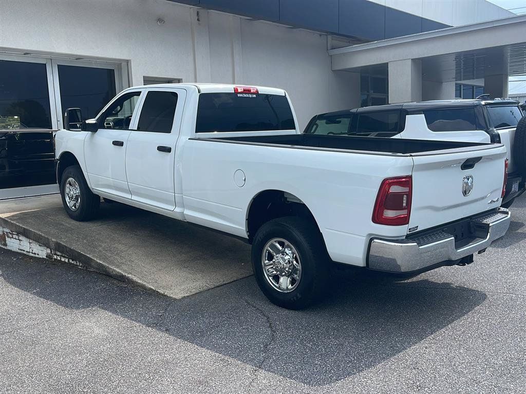 Used 2024 RAM 3500 Tradesman w/ Chrome Appearance Group AWD/4WD image 3