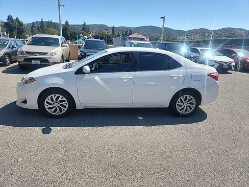 Used 2017 Toyota Corolla LE w/ Carpet Mat Package (TMS) FWD image 2
