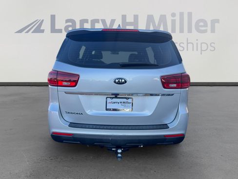 Used 2019 Kia Sedona L image 4