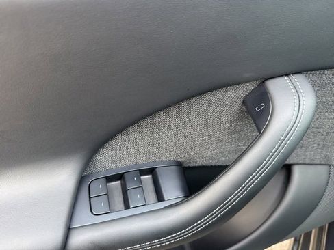 Used 2022 Tesla Model S image 12