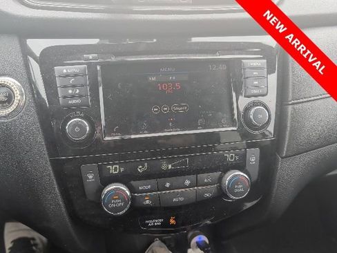 Used 2020 Nissan Rogue SV image 23