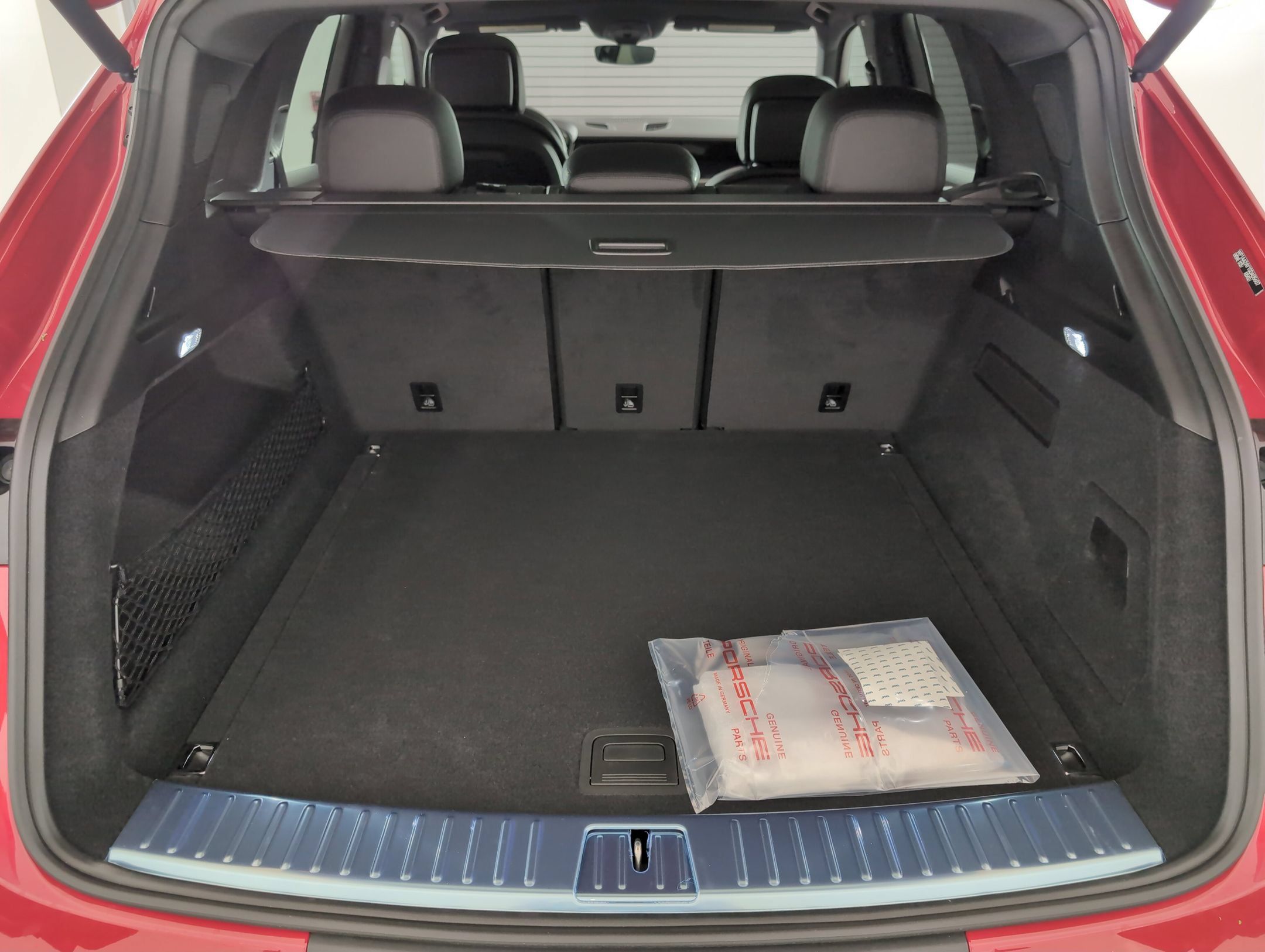 Certified 2025 Porsche Cayenne AWD/4WD image 16