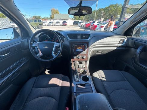 Used 2015 Chevrolet Traverse LT image 16