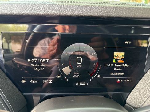 Used 2025 GMC Yukon XL Denali AWD/4WD image 32