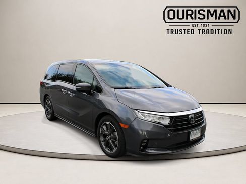 Used 2023 Honda Odyssey Elite image 2