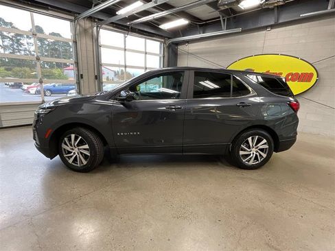 Used 2023 Chevrolet Equinox LT FWD image 2