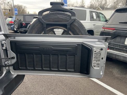 Used 2021 Jeep Wrangler Unlimited Sahara image 23