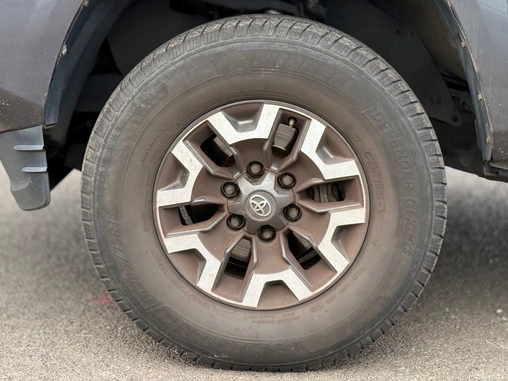 Used 2018 Toyota Tacoma SR w/ SR Convenience Package AWD/4WD image 9