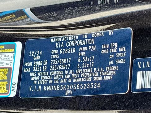 Used 2025 Kia Carnival FWD image 33