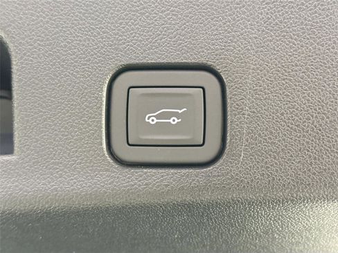 Used 2026 Chevrolet Traverse LT image 39