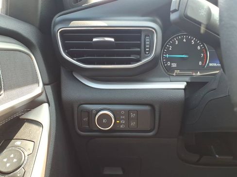 Used 2024 Ford Explorer XLT w/ Equipment Group 202A AWD/4WD image 16