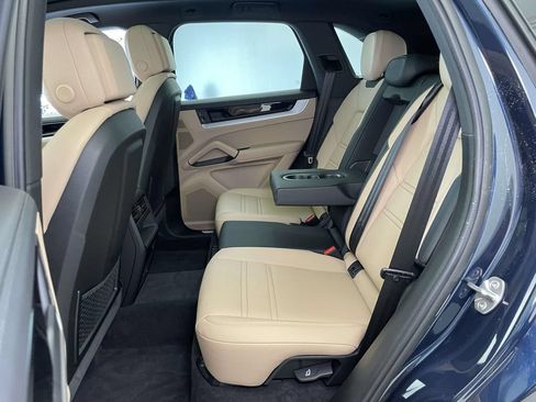 Certified 2024 Porsche Cayenne AWD/4WD image 19