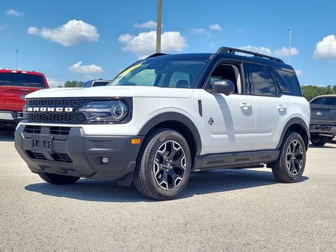 Used 2025 Ford Bronco Sport Outer Banks w/ Outer Banks Tech Package+ AWD/4WD image 32