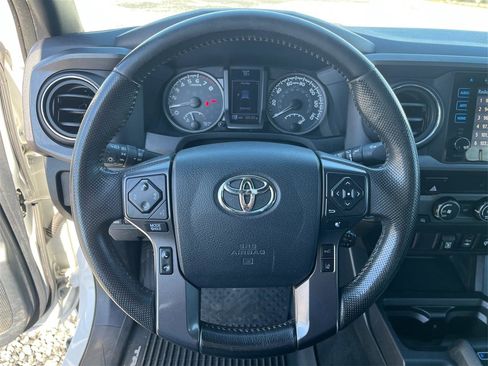 Used 2019 Toyota Tacoma TRD Sport AWD/4WD image 17
