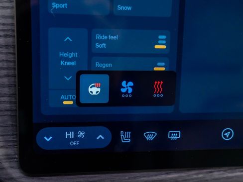 Used 2024 Rivian R1S Adventure image 24