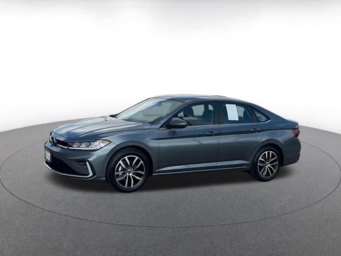 Used 2025 Volkswagen Jetta SE image 9