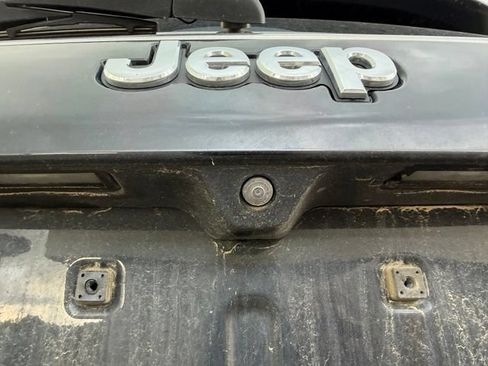 Used 2024 Jeep Compass Latitude AWD/4WD image 11