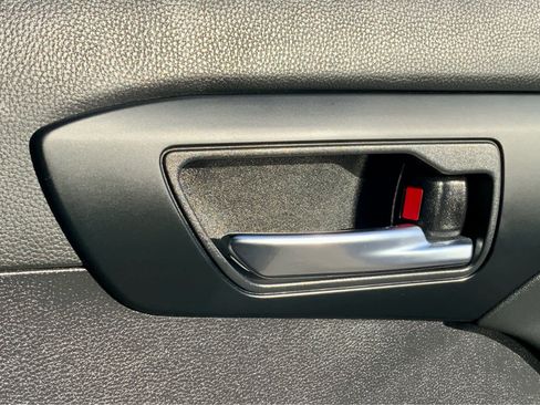 Used 2021 Toyota Highlander XLE image 53