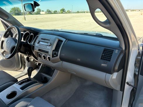 Used 2005 Toyota Tacoma PreRunner RWD image 32