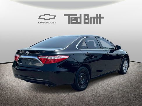 Used 2017 Toyota Camry LE FWD image 4
