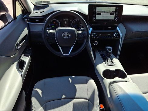 Certified 2021 Toyota Venza LE image 12