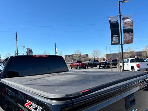 Used 2017 Chevrolet Silverado 1500 LT w/ LT Convenience Package image 10