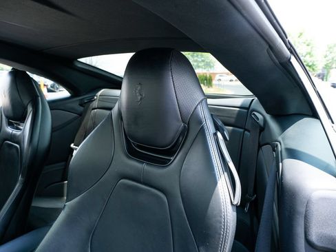 Used 2019 Ferrari Portofino RWD image 33