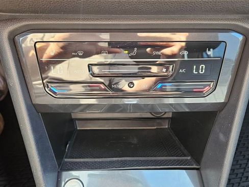 Used 2023 Volkswagen Tiguan SE w/ Panoramic Sunroof Package image 10