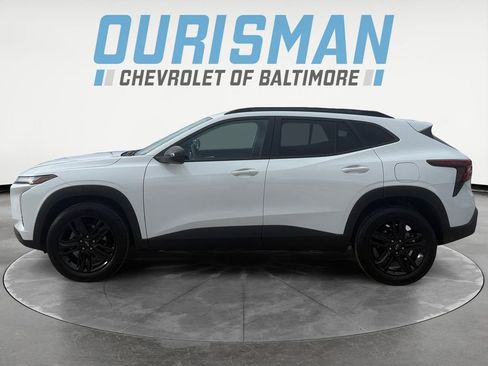 Used 2024 Chevrolet Trax ACTIV w/ Driver Confidence Package image 3