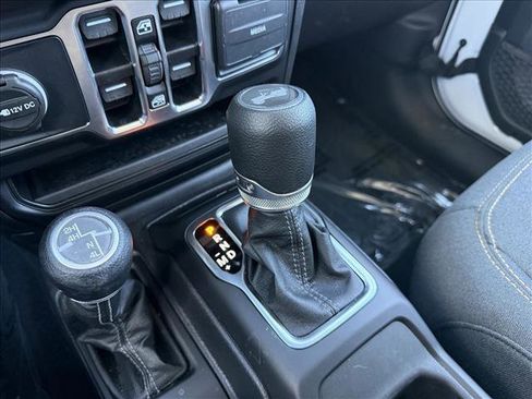 Used 2025 Jeep Wrangler Sport S image 16