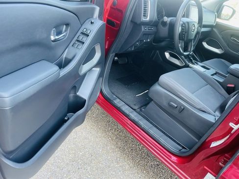 Used 2022 Nissan Frontier SV w/ Technology Package image 18