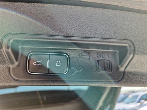 Used 2022 Ford Explorer XLT AWD/4WD image 11