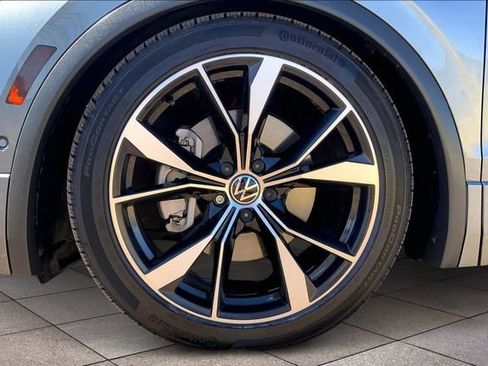 Used 2022 Volkswagen Tiguan SEL R-Line image 9