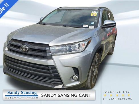 Used 2018 Toyota Highlander SE image 1