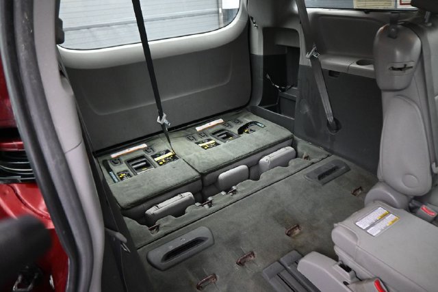 Used 2017 Toyota Sienna XLE w/ Outdoor Package FWD image 23