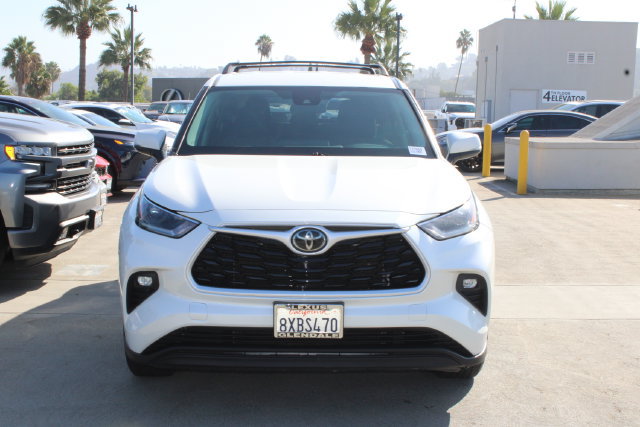 Used 2021 Toyota Highlander LE FWD image 2