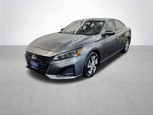 Used 2024 Nissan Altima 2.5 S FWD image 2