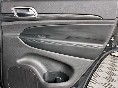 Used 2019 Jeep Grand Cherokee Altitude RWD image 26