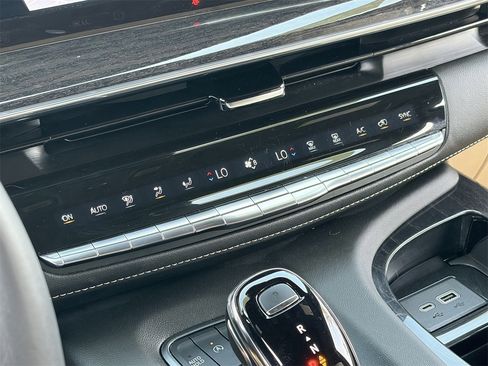 Certified 2023 Cadillac Escalade ESV Premium Luxury image 31