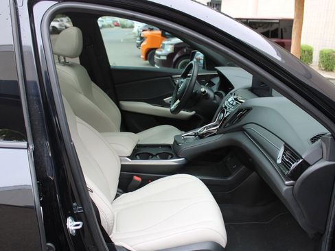 Used 2025 Acura RDX SH-AWD image 13